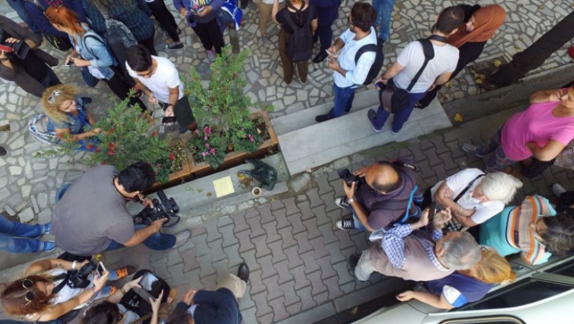 Gato Tombili de Estambul, a quien se le erigió un monumento por una pose imponente Gato Tombili de Estambul, a quien se le erigió un monumento por una pose imponente