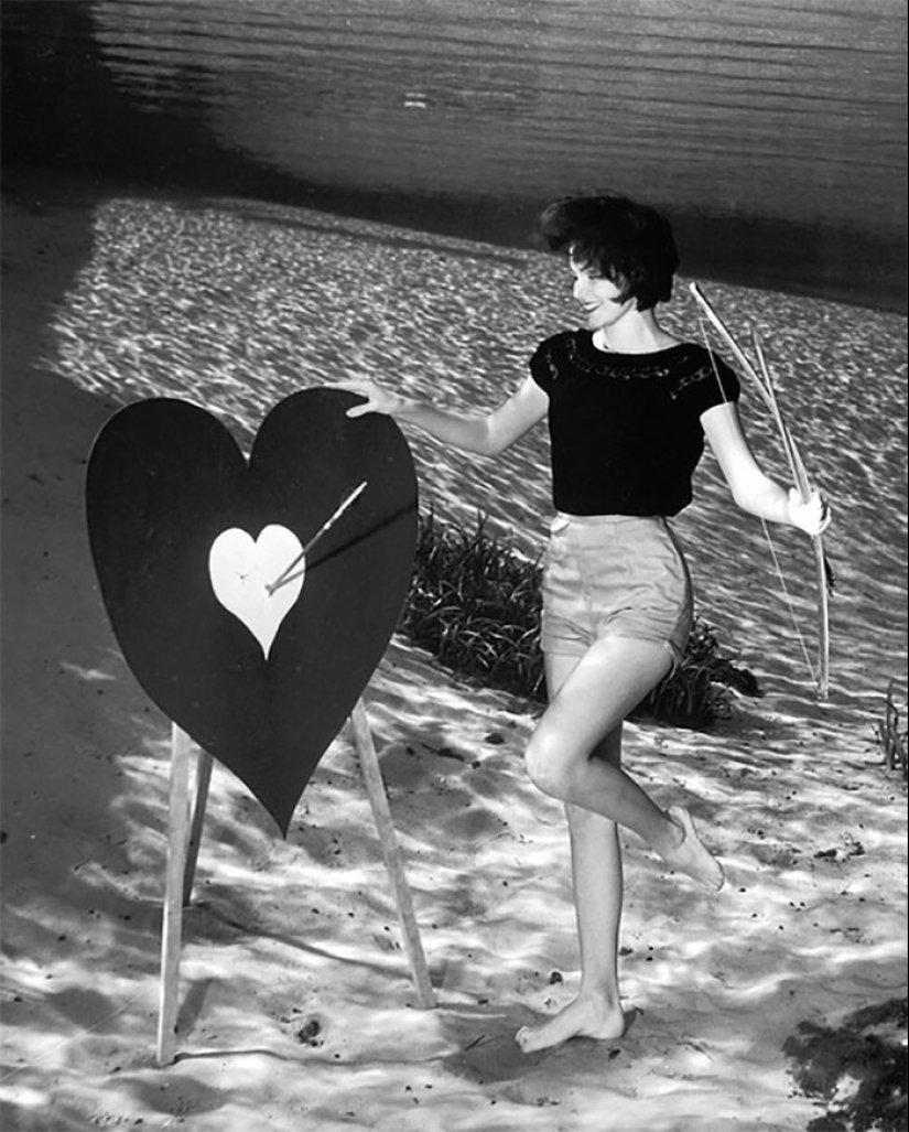 Gentle beauty of the first underwater pictures of the 1930‑ies