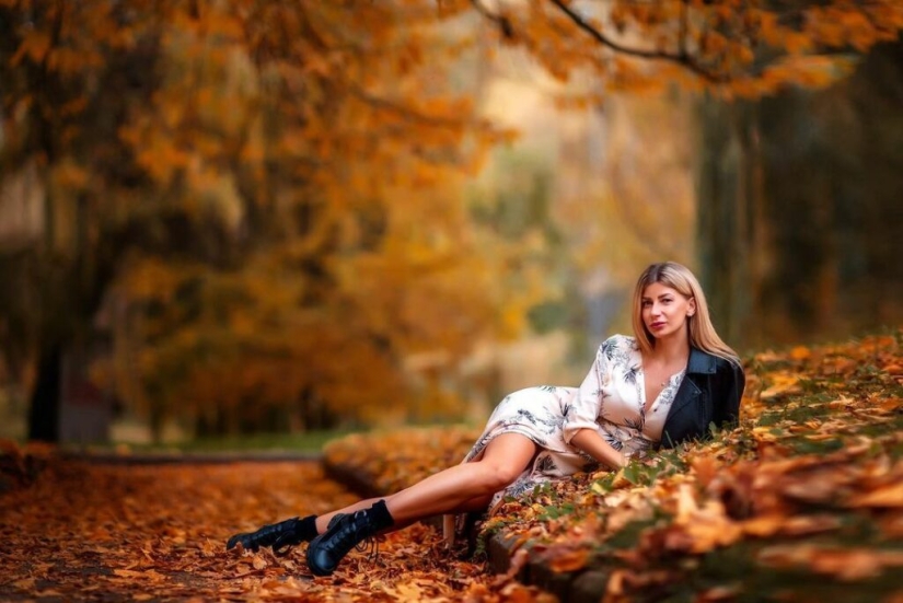 Gentle erotic photo shoots in the autumn landscape Gentle erotic photo shoots in the autumn landscape