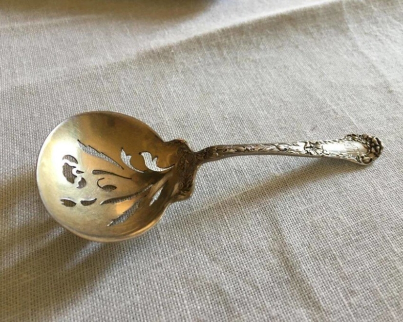 Gingham napkin and 22 more things whose meaning explained the collective mind