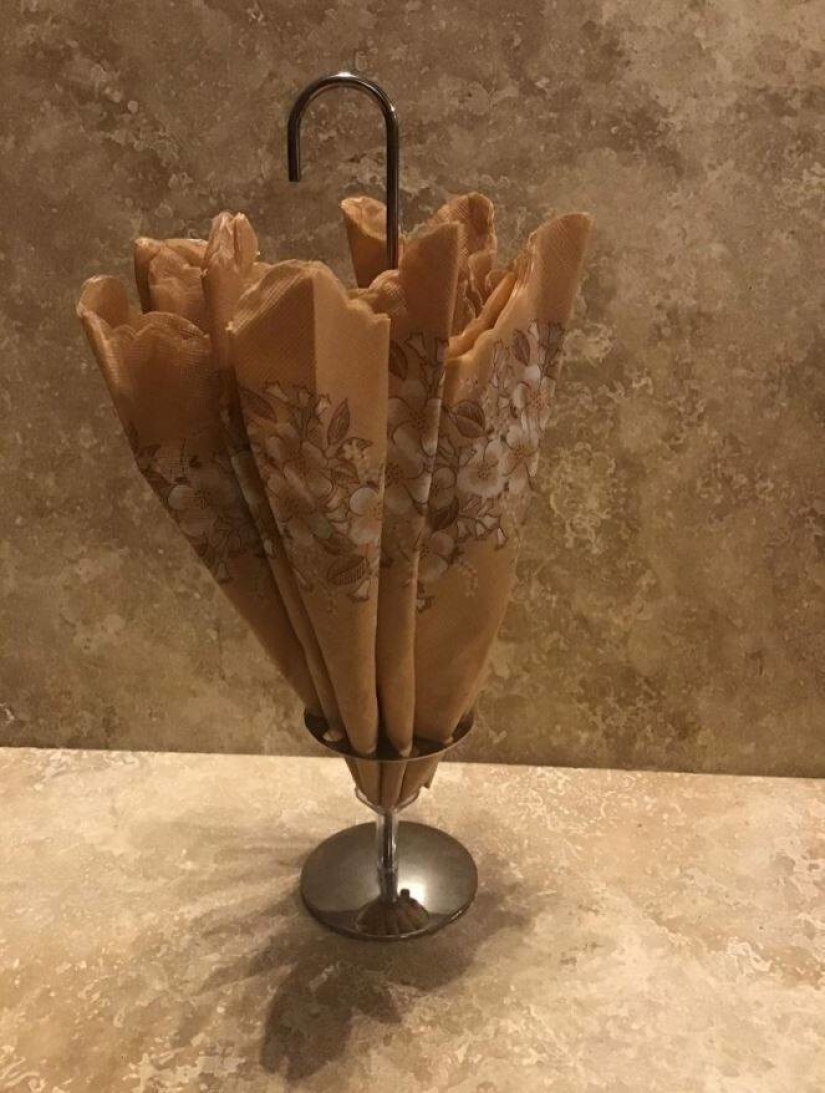 Gingham napkin and 22 more things whose meaning explained the collective mind