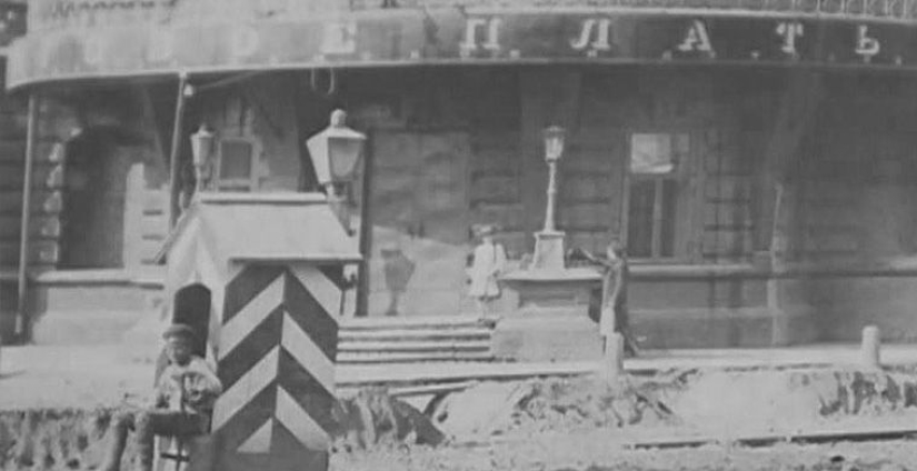 "Girl phantom" from Krasnoyarsk: the mystery of the photos taken 100 years ago