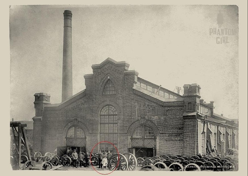 "Girl phantom" from Krasnoyarsk: the mystery of the photos taken 100 years ago