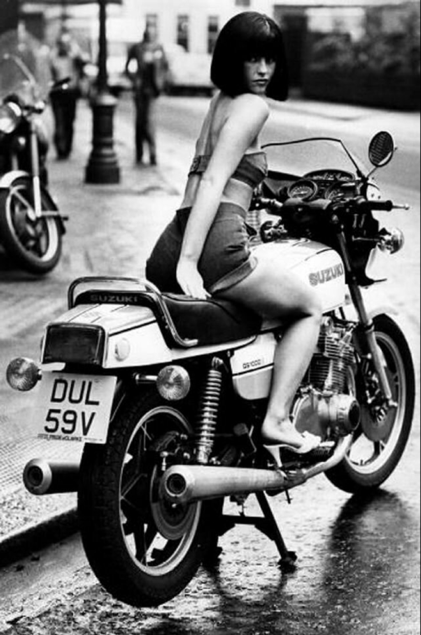 Girls and motorcycles — 20 wonderful retro pictures