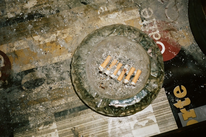 Girls on stairwells-celebration of post-Soviet entrances