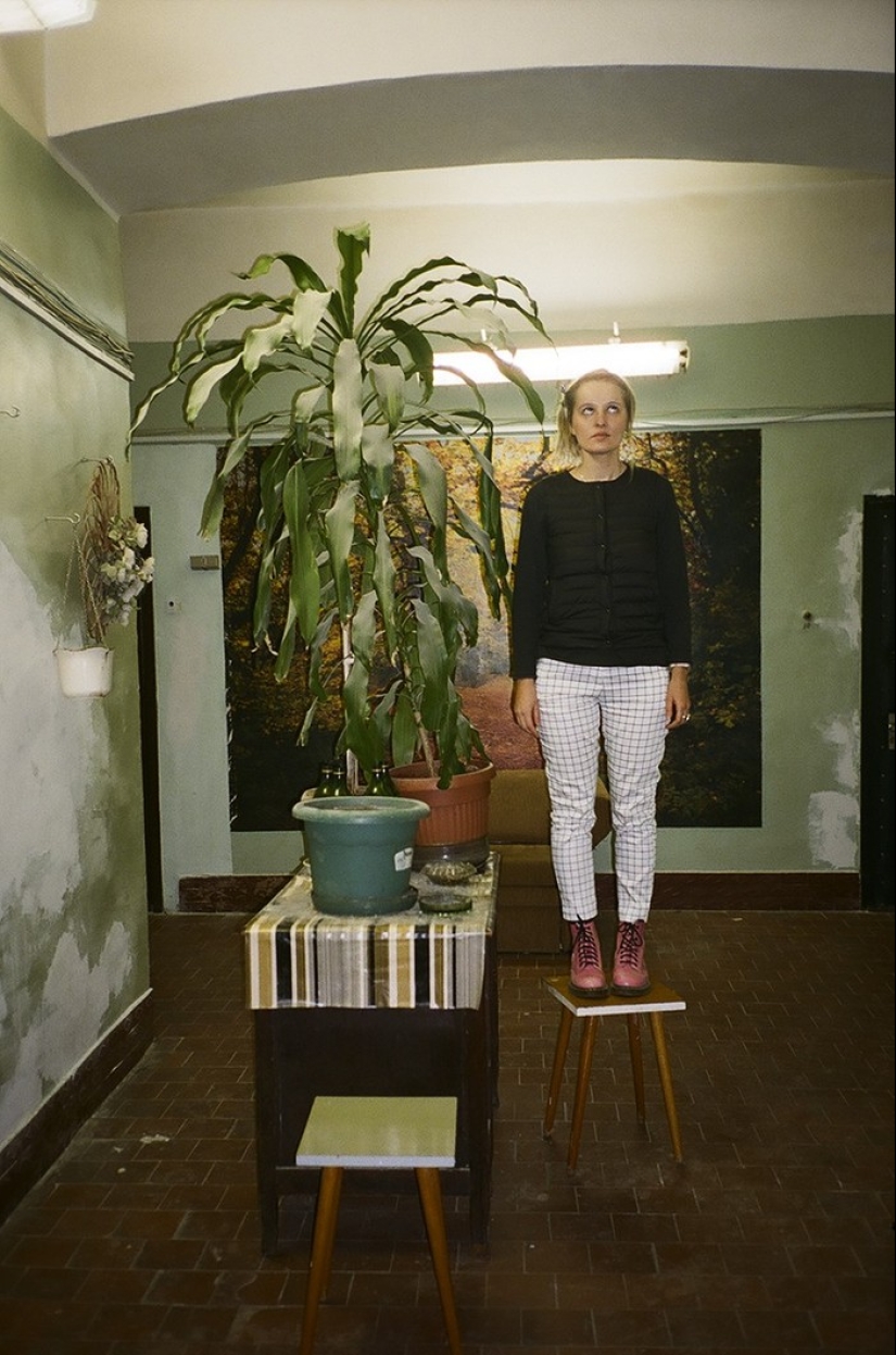 Girls on stairwells-celebration of post-Soviet entrances