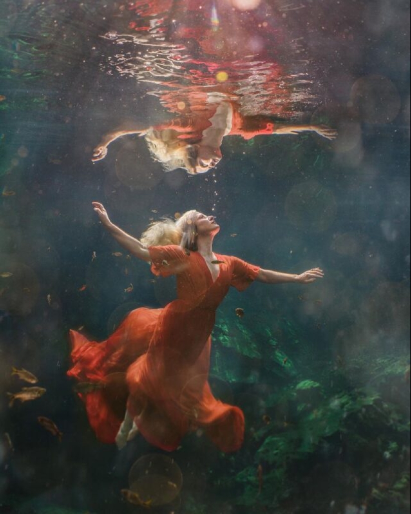 Girls under water in stunning pictures of freediver photographer Lexi Line Girls under water in stunning pictures of freediver photographer Lexi Line