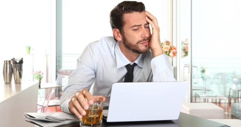 "Glass like a teetotaler", or How to properly hide intoxication "Glass like a teetotaler", or How to properly hide intoxication