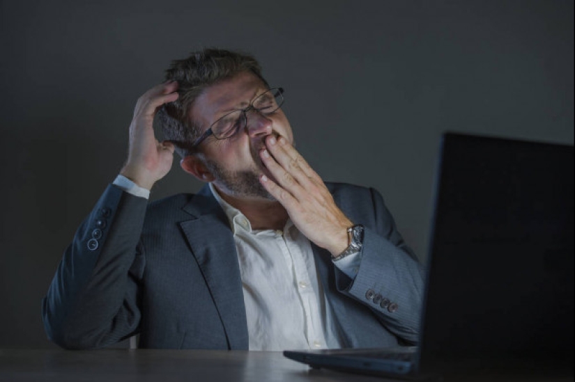 "Glass like a teetotaler", or How to properly hide intoxication "Glass like a teetotaler", or How to properly hide intoxication