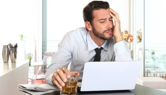 "Glass like a teetotaler", or How to properly hide intoxication