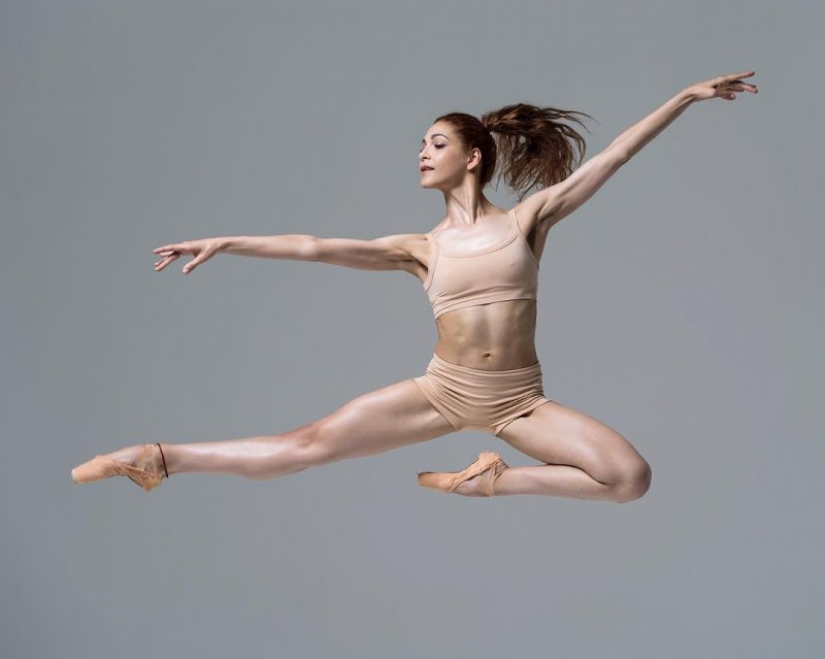 Grace and seduction: 30 hot photos of ballerinas