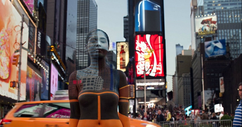 Gran camuflaje, cómo las personas desnudas se mezclan con el paisaje Gran camuflaje, cómo las personas desnudas se mezclan con el paisaje