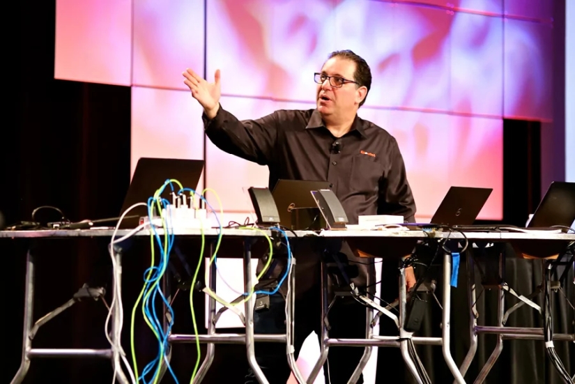Hacker Kevin Mitnick: From Enemy of the State to Defender of Cyberspace
