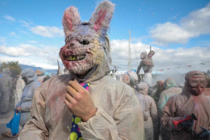 Harina en lugar de armas: cómo la ciudad griega de Galaxidi celebra el fin del invierno
