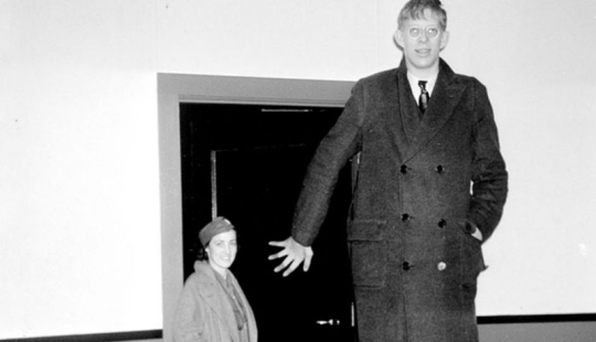 Hay un video que muestra cómo de grande fue Robert Wadlow — el hombre más alto en la historia