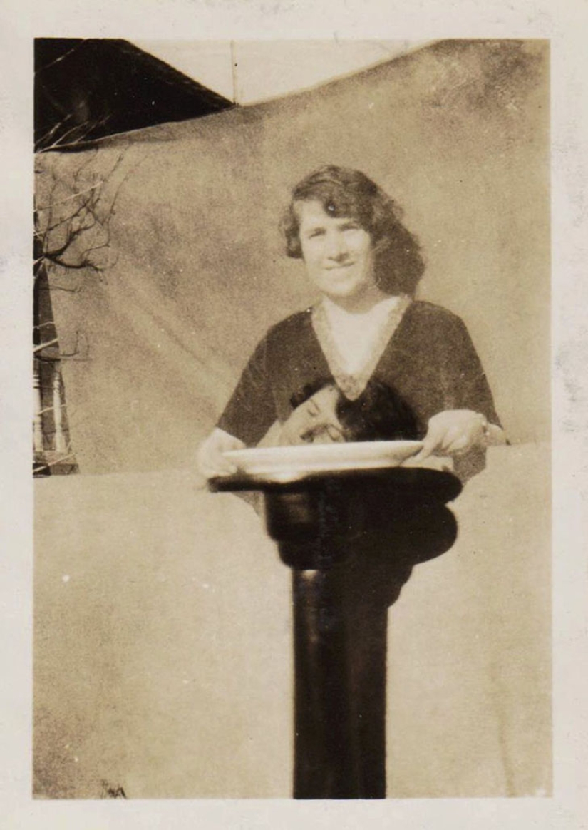 Headless photoshop of the beginning of the last century Headless photoshop of the beginning of the last century