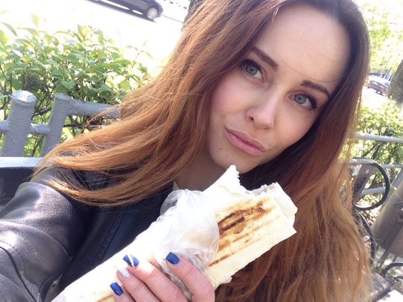 Hermosas chicas y shawarma: ¿qué podría ser más hermoso?