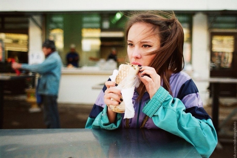 Hermosas chicas y shawarma: ¿qué podría ser más hermoso?