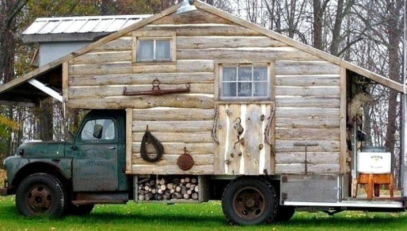 Home-trucks — weird, but a cute relic of the hippie era Home-trucks — weird, but a cute relic of the hippie era