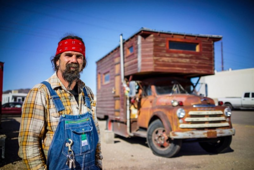 Home-trucks — weird, but a cute relic of the hippie era Home-trucks — weird, but a cute relic of the hippie era