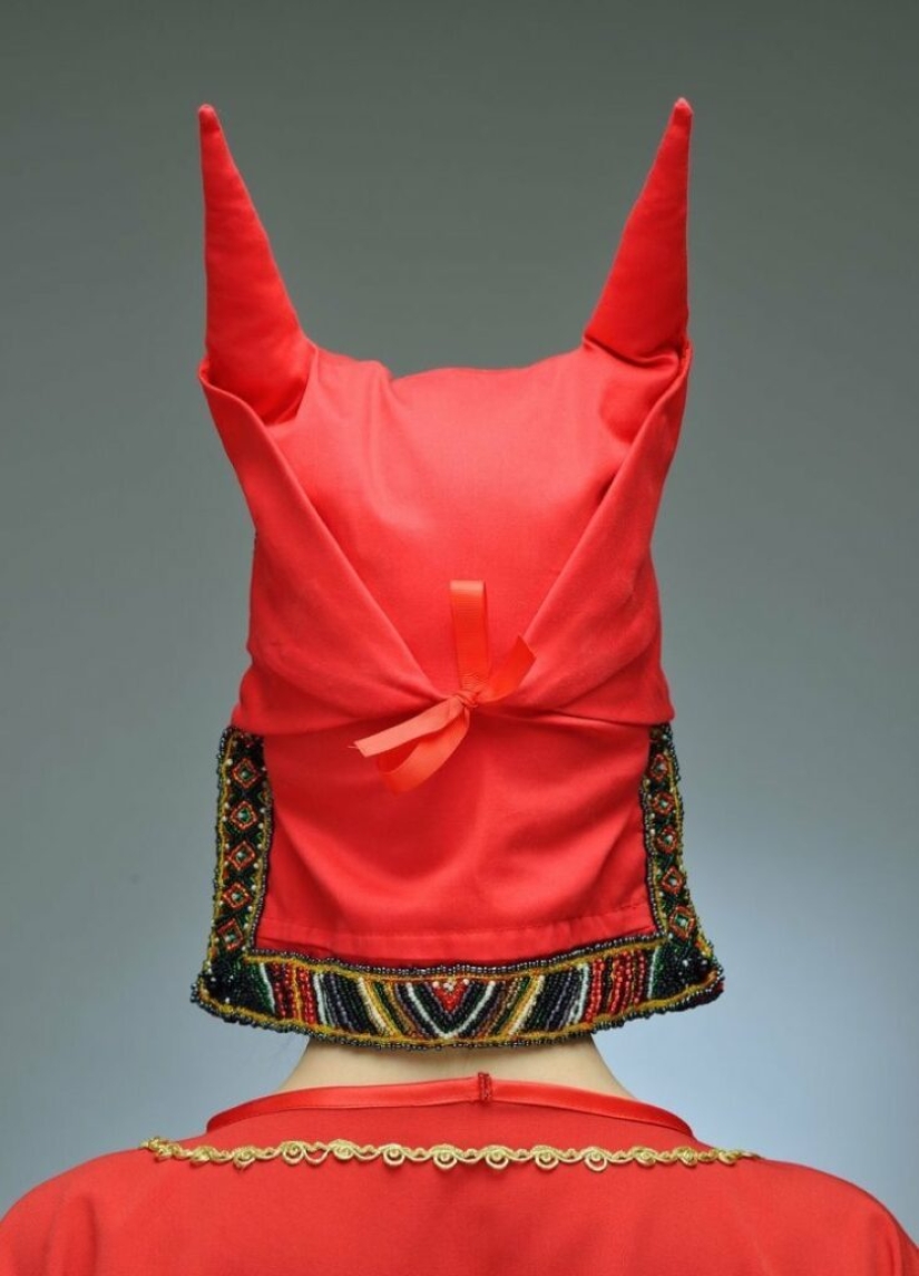 "Horned kichka": why women in Russia wore hats with horns