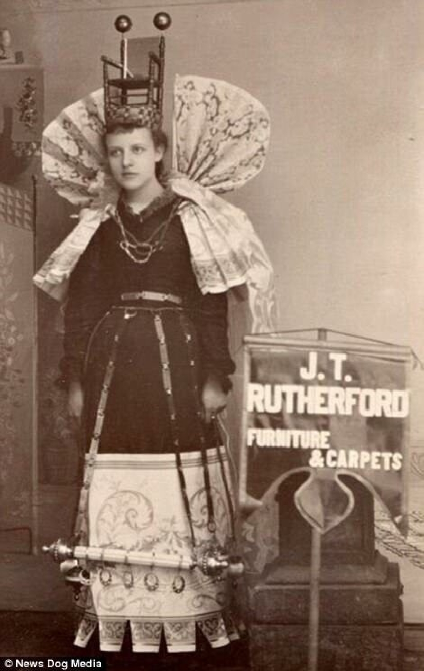 Horseshoes, Spoons and Light Bulbs: The Wildest Costumes of Advertisers of the Past