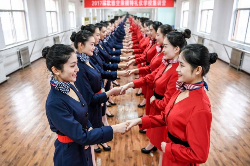 How Chinese flight attendants are taught to smile, walk, stand and sit How Chinese flight attendants are taught to smile, walk, stand and sit