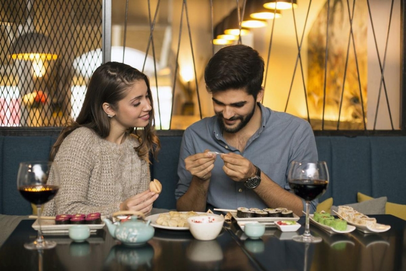 How Chinese fortune cookies came to be, and why they haven't been heard of in China