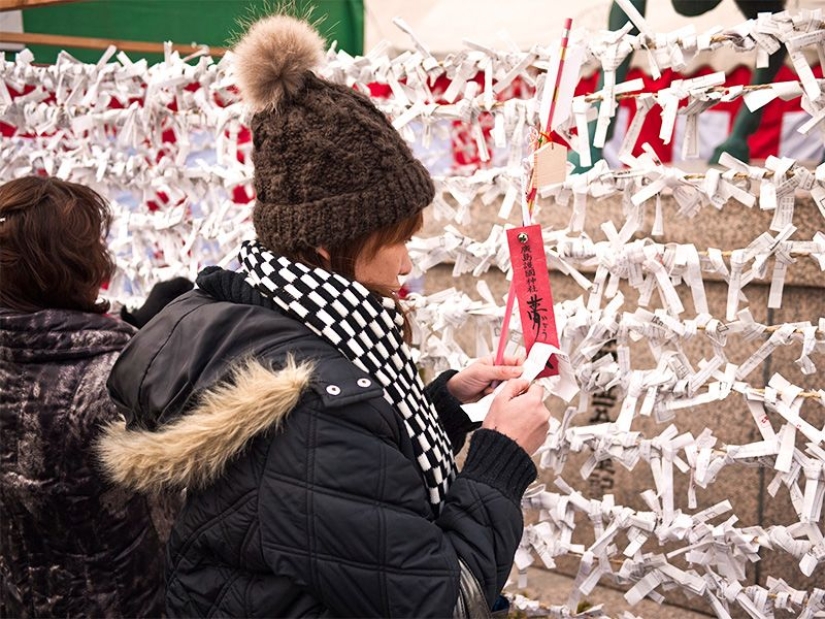 How Chinese fortune cookies came to be, and why they haven't been heard of in China