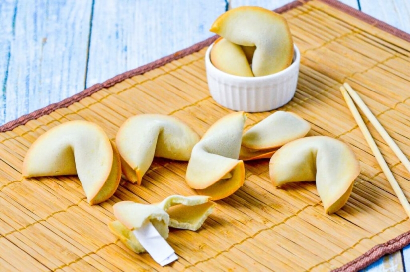 How Chinese fortune cookies came to be, and why they haven't been heard of in China