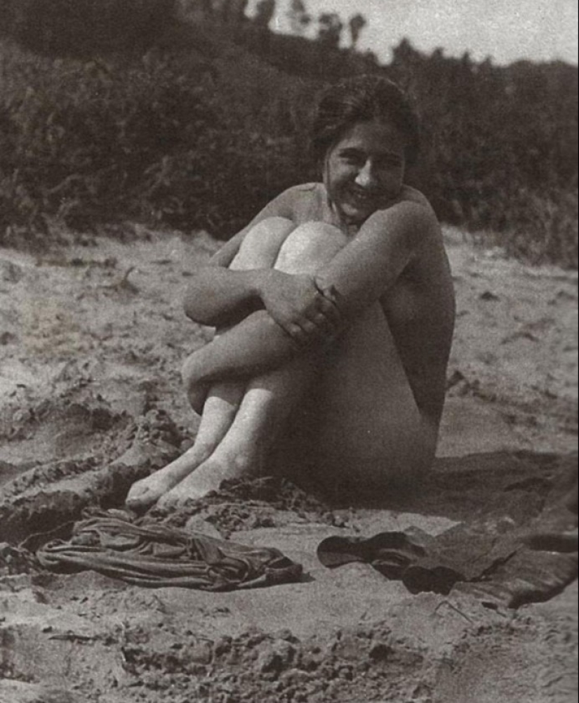 "How terrible it is to be married", or The Strange Love of Daniil Kharms and Marina Malich "How terrible it is to be married", or The Strange Love of Daniil Kharms and Marina Malich