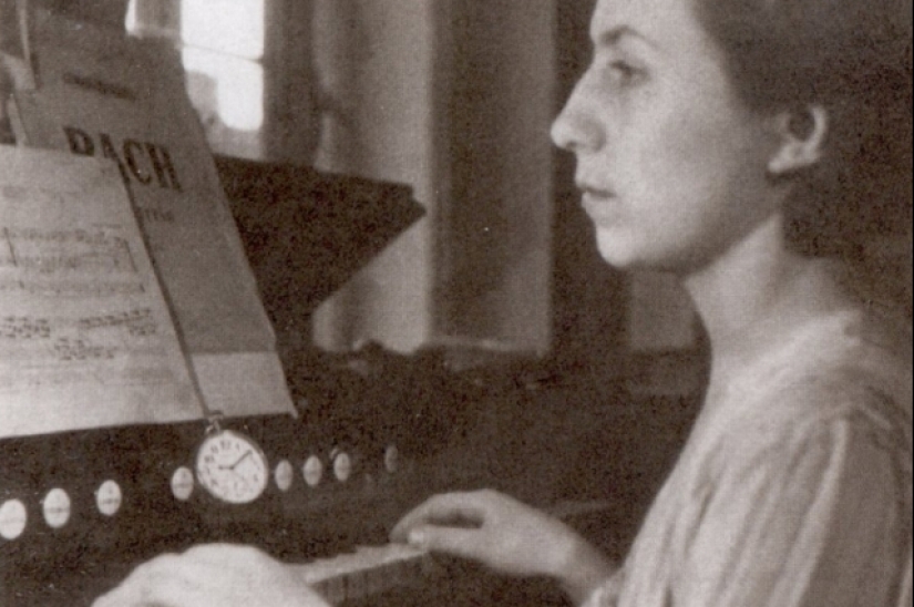 "How terrible it is to be married", or The Strange Love of Daniil Kharms and Marina Malich "How terrible it is to be married", or The Strange Love of Daniil Kharms and Marina Malich