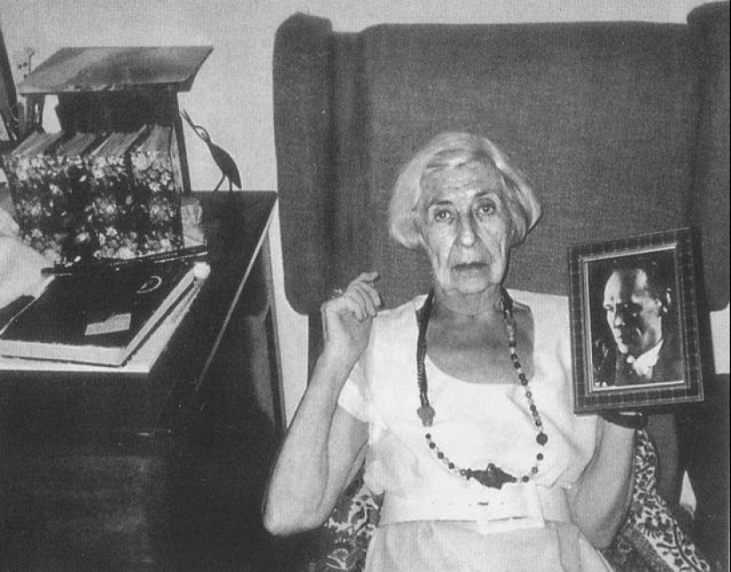 "How terrible it is to be married", or The Strange Love of Daniil Kharms and Marina Malich "How terrible it is to be married", or The Strange Love of Daniil Kharms and Marina Malich