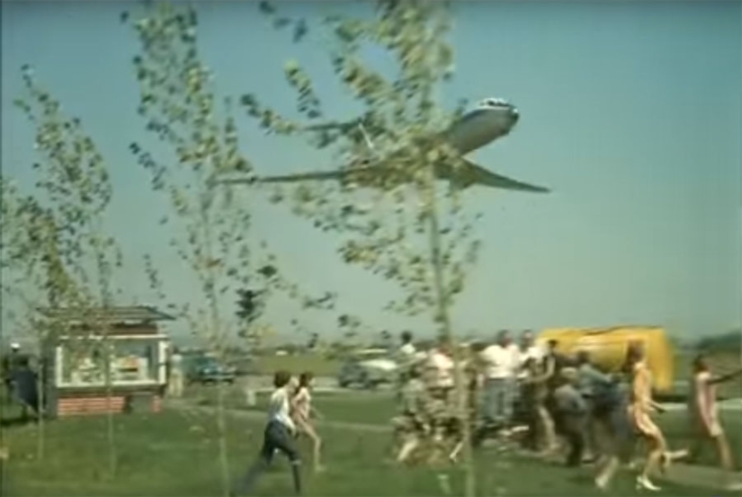 How the most dangerous stunt with a plane landing on a highway was filmed in "The Incredible Adventures of Italians in Russia"