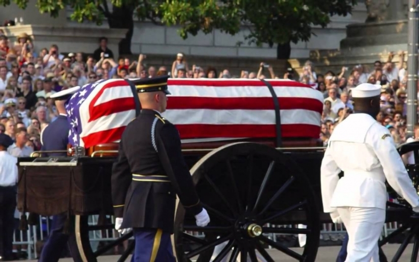How the most expensive and magnificent funerals of famous people in history took place How the most expensive and magnificent funerals of famous people in history took place