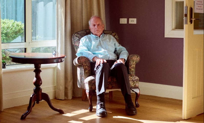 How the World's Most Boring International Dull Men's Club Lives