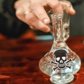 How to detect methanol in an alcoholic drink at home