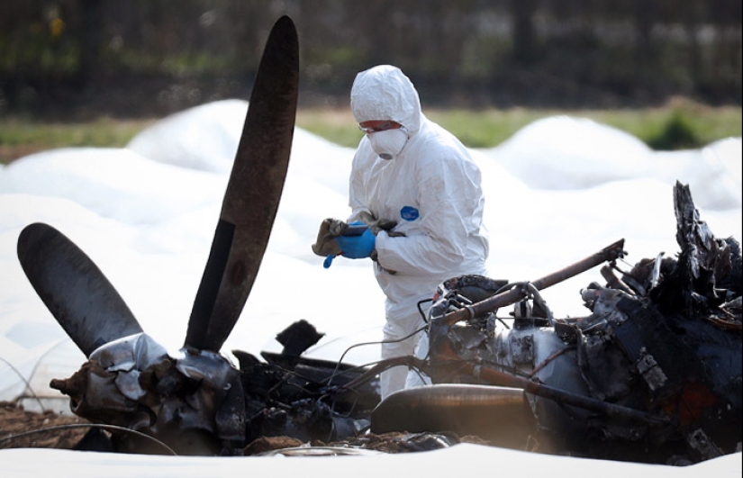 How to increase the chance of survival in a plane crash