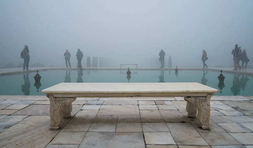 How to look like famous tourist places, if you turn the camera the other way