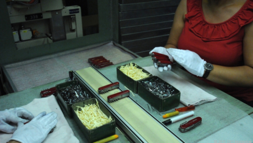 How to make a Swiss army knife How to make a Swiss army knife