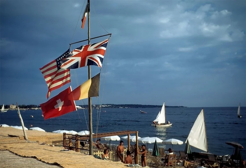 How to relax on the beach in Cannes — amazing color photos of 1948