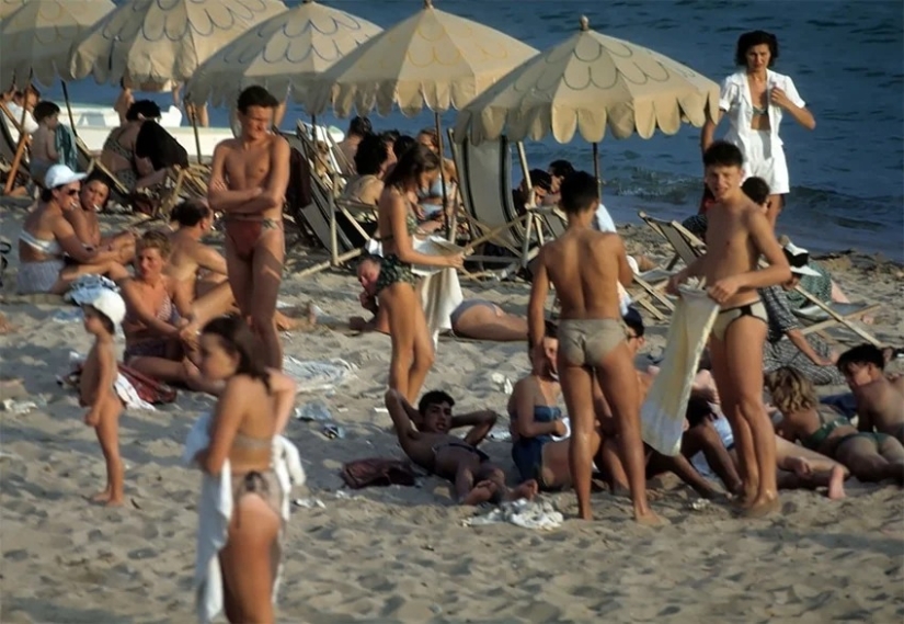 How to relax on the beach in Cannes — amazing color photos of 1948