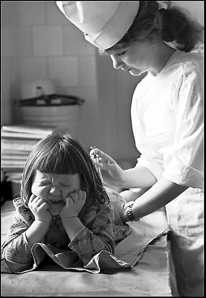 How to stir up grandmothers: selected works of the star of Soviet photography Vladimir Rolov