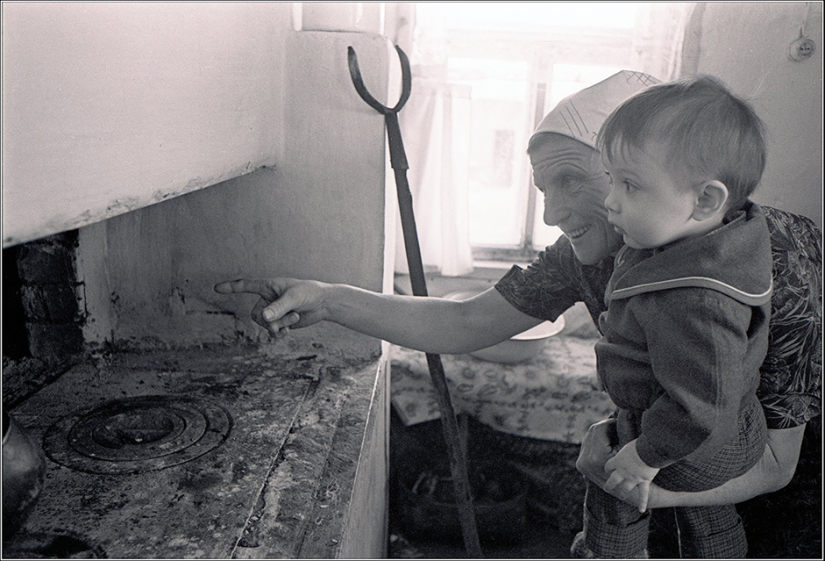 How to stir up grandmothers: selected works of the star of Soviet photography Vladimir Rolov