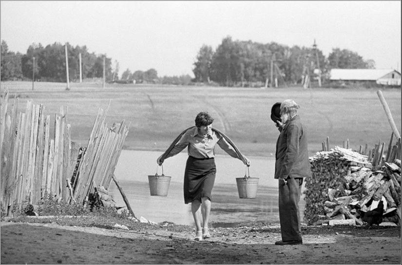 How to stir up grandmothers: selected works of the star of Soviet photography Vladimir Rolov