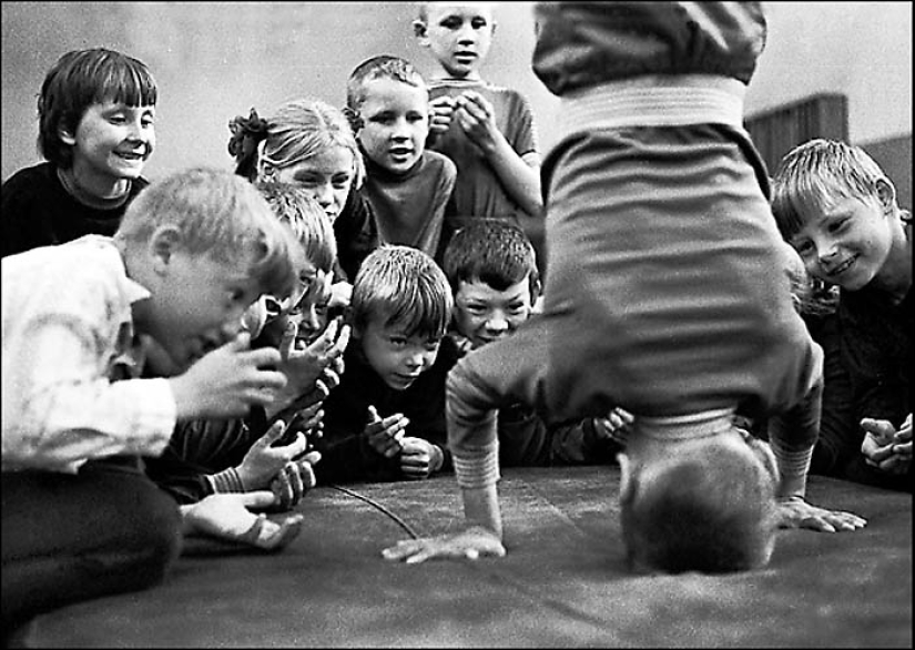 How to stir up grandmothers: selected works of the star of Soviet photography Vladimir Rolov