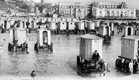 How to swim in the XVIII and XIX centuries and at the same time managed to maintain the rules of decency of those times