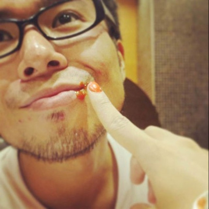 How to take pictures with a friend, if you have no girlfriend...