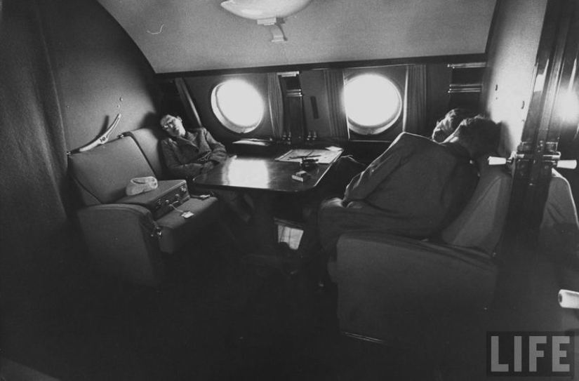 How we used to fly first class: caviar, any alcohol, smoking right in the seat and a full-fledged berth