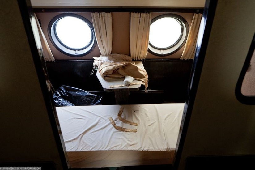 How we used to fly first class: caviar, any alcohol, smoking right in the seat and a full-fledged berth